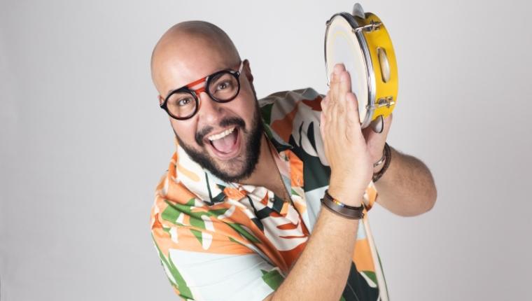 Tiago Abravanel desfila com Bloco do Abrava mais um ano no pré-Carnaval de São Paulo