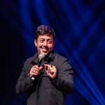 Fim de semana de risadas: Renato Albani apresenta “A Ignorância É Uma Dádiva” em cidades da capital e do interior de São Paulo