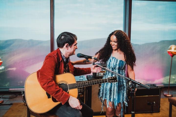 Samuel Rosa lança a terceira faixa de "Rosa Sessions", com participação de Joyce Alane