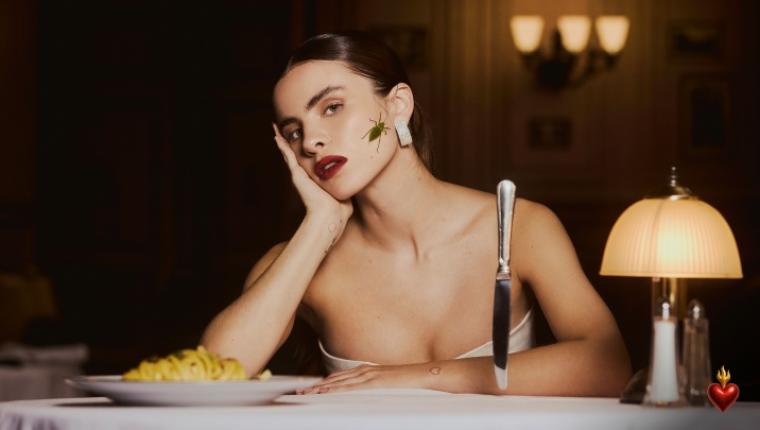 GIULIA BE apresenta "grillos", a música perfeita para afastar as pessoas que não valem a pena