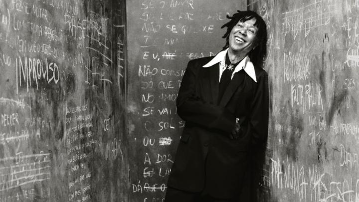 Djavan completa 77 anos sendo o artista de MPB mais ouvido nas plataformas digitais com mais de 3 bilhões de streams em toda a carreira
