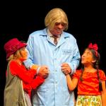 EscolinhaZinha do Professor Raymundo leva personagens do humor brasileiro a uma nova geração