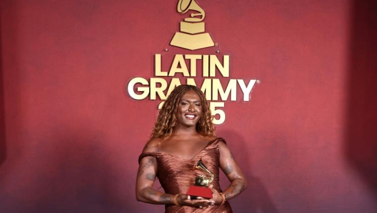 Liniker brilha no Latin GRAMMY 2025 e vence três prêmios