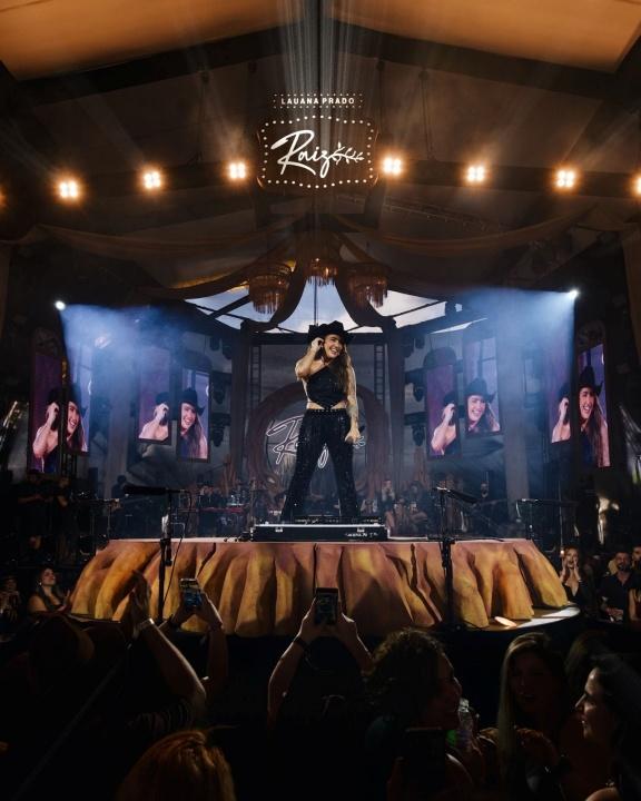 Lauana Prado faz show de quase 6 horas para mais de 8 mil pessoas em São Paulo