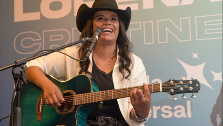 Lorena Cristine assina contrato com a Universal Music Brasil e dá novo passo na carreira no sertanejo