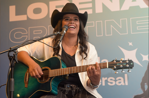 Lorena Cristine assina contrato com a Universal Music Brasil e dá novo passo na carreira no sertanejo