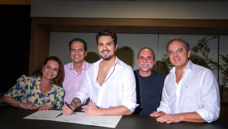 Luan Santana renova contrato com a Sony Music após sequência de grandes projetos e recordes