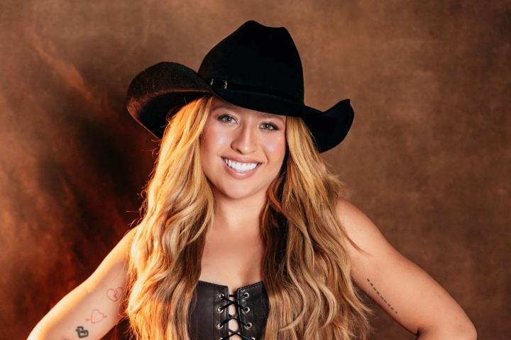 Varanda Estaiada estreia a label "Sertanejo Delas" com Mari Fernandez e aposta nas grandes vozes femininas do sertanejo