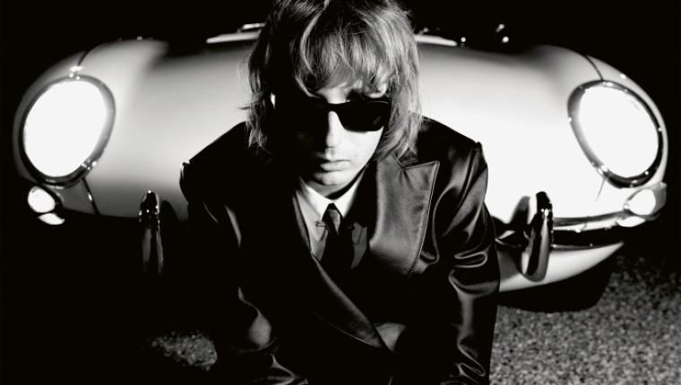 Thomas Raggi, guitarrista do Måneskin, anuncia álbum solo de estreia, "Masquerade", com produção de Tom Morello