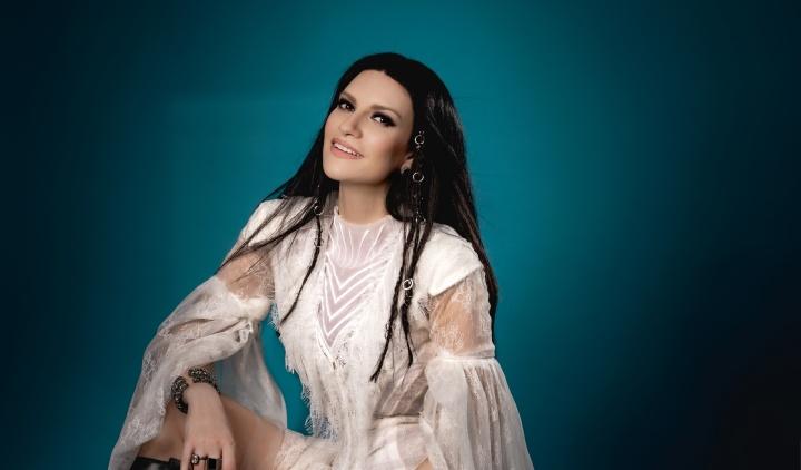 Laura Pausini se apresenta na final da Copa Do Mundo FIFA 2026 ao lado de Robbie Williams e Nicole Scherzinger