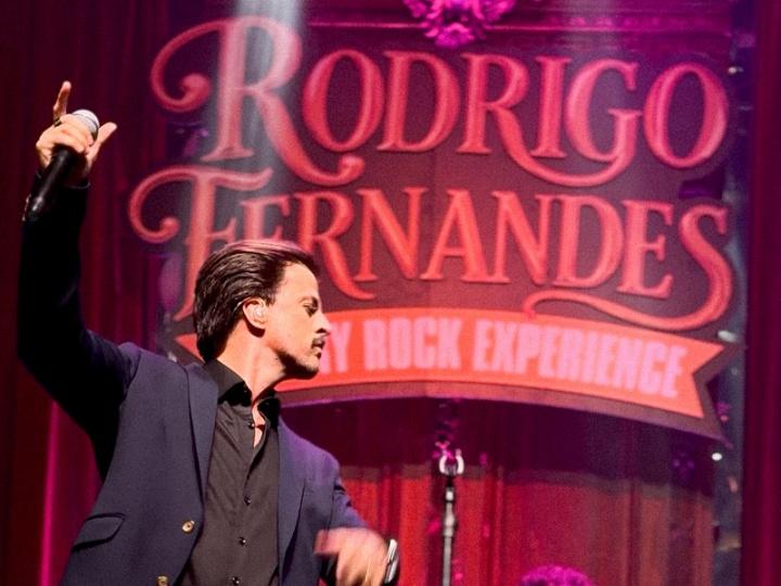 Com grandes clássicos do rock, Rodrigo Fernandes emociona público em gravação do DVD "Luxury Rock Experience"