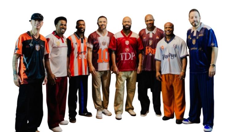 Turma do Pagode entra em campo com o primeiro tempo de "Turma Futebol Clube"