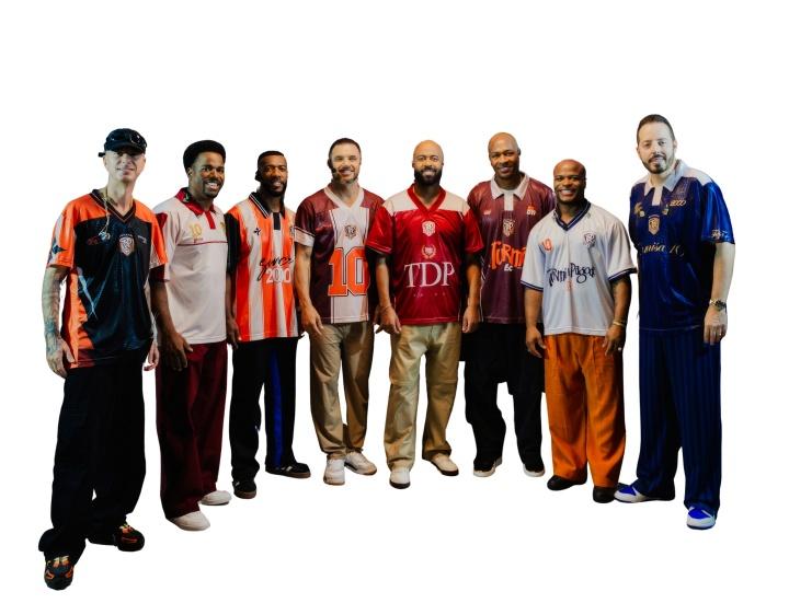 Turma do Pagode entra em campo com o primeiro tempo de "Turma Futebol Clube"